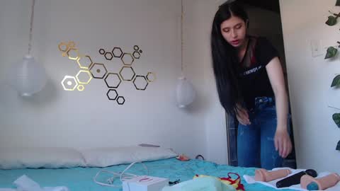 Snapshot of ivana_rose chatting on February 6, 10:21 pm Adris online show from February 6, 10:21 pm