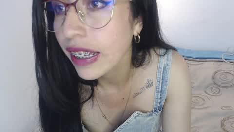 Snapshot of ivana_rose chatting on February 9, 2:38 am Adris online show from February 9, 2:38 am