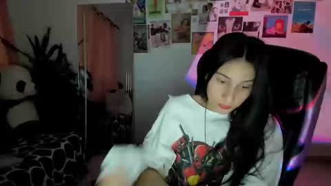 ivanna_essis online show from December 19, 2:07 am