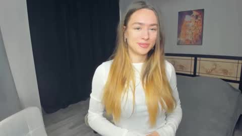 Snapshot of iveyhaw chatting on November 17, 9:26 am Violet online show from November 17, 9:26 am