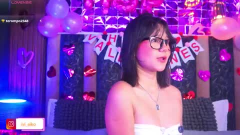 Snapshot of ivi_aiko chatting on February 12, 12:27 am Ivi online show from February 12, 12:27 am