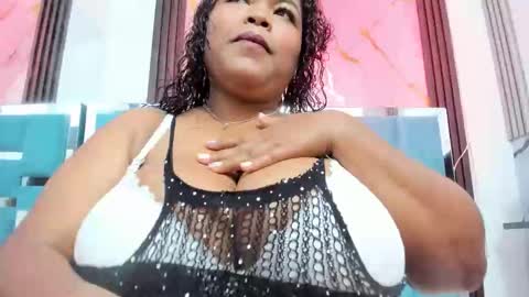 Snapshot of ivonne_brownn chatting on February 27, 11:43 am Ivonny online show from February 27, 11:43 am