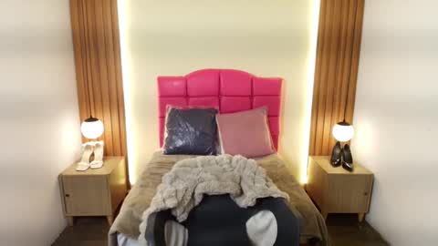 Snapshot of ivonneross_ chatting on February 26, 12:04 pm I V O N N E R O S S online show from February 26, 12:04 pm