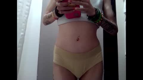 ivorytrixx online show from January 8, 6:43 pm