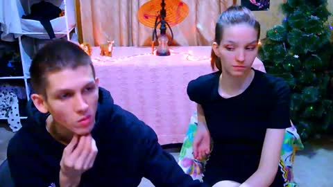 Ivy and Lester online show from December 7, 8:16 pm