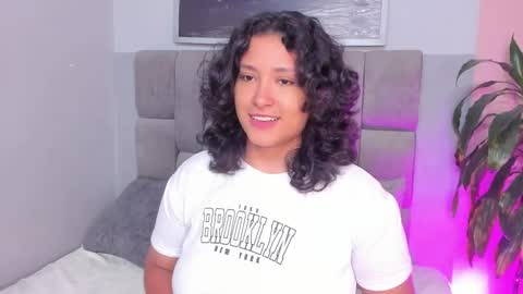 Snapshot of ivy_and_molly chatting on September 23, 8:01 pm Ivy and Molly online show from September 23, 8:01 pm