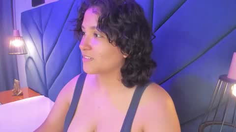 Snapshot of ivy_and_molly chatting on November 1, 8:22 pm Ivy and Molly online show from November 1, 8:22 pm