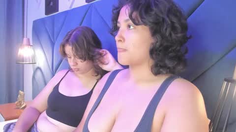 Snapshot of ivy_and_molly chatting on November 2, 8:22 pm Ivy and Molly online show from November 2, 8:22 pm