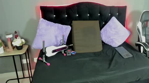 Ivy Heat online show from April 11, 2:05 am