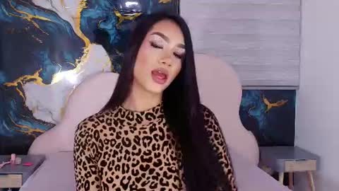 Snapshot of ivy_salazar chatting on June 28, 3:01 am Tell me Ivy is a pleasure online show from June 28, 3:01 am