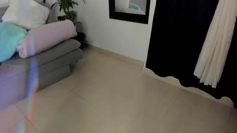 I V Y online show from April 8, 1:38 am