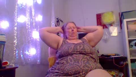 ivyjane3522 online show from June 29, 2:40 am