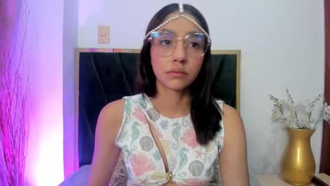 IvyJhonss online show from October 15, 11:43 am