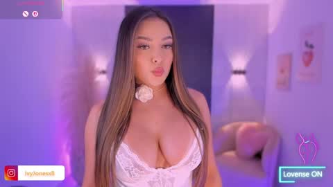 Snapshot of ivyjonesx chatting on April 21, 12:45 am Ivy online show from April 21, 12:45 am