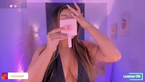 Snapshot of ivyjonesx chatting on May 6, 12:30 am Ivy online show from May 6, 12:30 am
