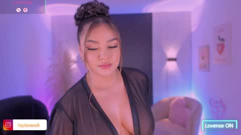 Snapshot of ivyjonesx chatting on May 15, 11:01 pm Ivy online show from May 15, 11:01 pm