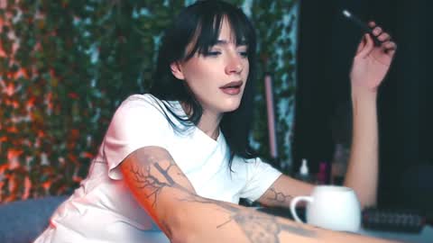 Miss Ivy online show from December 6, 2:17 pm