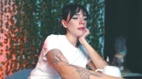 Miss Ivy online show from December 6, 7:12 pm