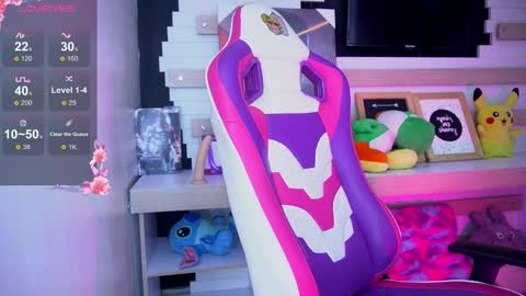 Snapshot of ivyluxe_ chatting on April 11, 7:45 am Ivy online show from April 11, 7:45 am