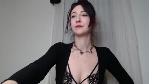 Ivy Rosie online show from February 10, 3:32 am