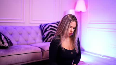 IvyRowa online show from February 8, 7:05 pm