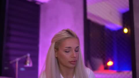 IvyRowa online show from September 11, 6:08 pm