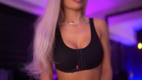 IvyRowa online show from February 1, 6:06 pm