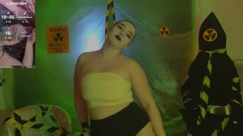 Daisy online show from October 31, 8:54 pm