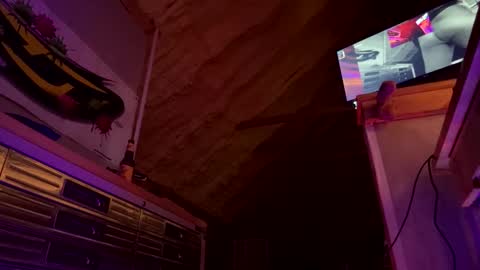 Snapshot of iwinnner chatting on December 5, 6:11 am That Guy online show from December 5, 6:11 am