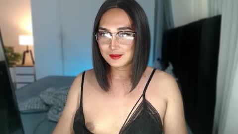 iya_hermosa online show from March 12, 12:22 pm