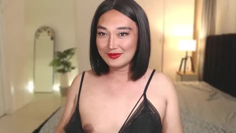 iya_hermosa online show from April 17, 1:58 pm