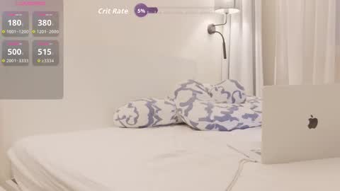 Izaak online show from September 24, 5:05 pm