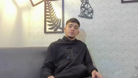 izaack online show from December 16, 3:30 am