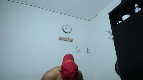 izaack online show from September 15, 9:09 am