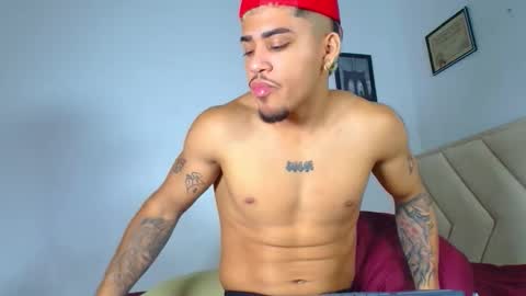 izaack online show from November 15, 5:27 am