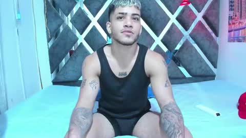 izaack online show from January 8, 11:18 pm