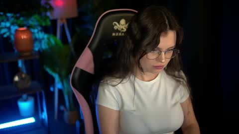 Lina online show from May 10, 2:22 pm