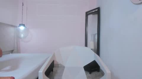 izelevans online show from March 29, 11:43 am