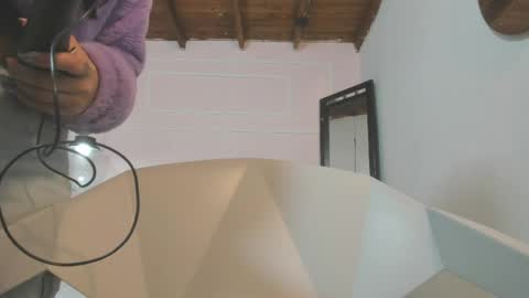 izelevans online show from April 6, 10:05 am