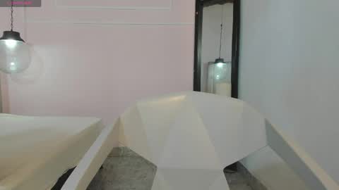 izelevans online show from April 15, 10:55 am