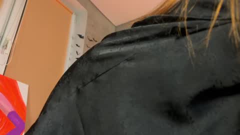 izi online show from February 21, 9:32 pm