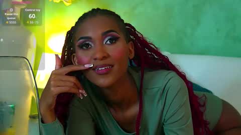 Snapshot of izzie_sugar chatting on September 26, 7:18 pm Sugar Babe online show from September 26, 7:18 pm