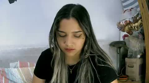 izzy_32 online show from April 30, 9:19 pm