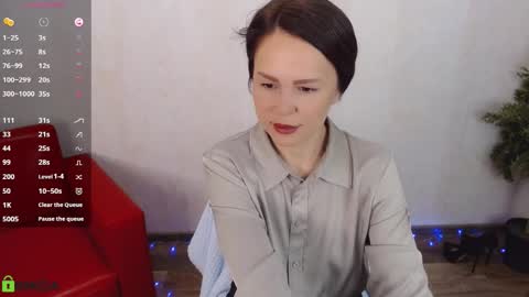 Queen of nylon  Victoria online show from December 15, 5:01 am