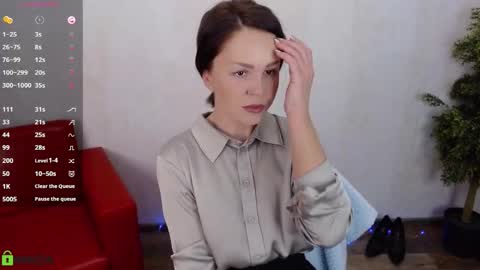 Snapshot of izzy_cam chatting on January 10, 5:09 am Queen of nylon Victoria online show from January 10, 5:09 am