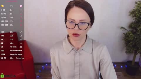 Snapshot of izzy_cam chatting on February 19, 5:03 am Queen of nylon Victoria online show from February 19, 5:03 am