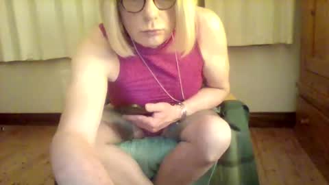 izzy_mchoney online show from May 15, 11:56 pm