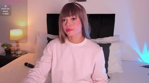 Snapshot of izzy_vega chatting on February 9, 10:32 pm Izzy vega online show from February 9, 10:32 pm