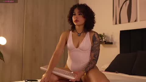 Izzy vega  online show from June 10, 1:28 am