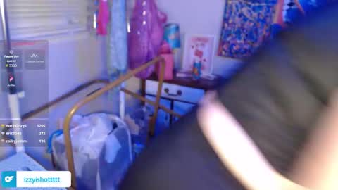 Snapshot of izzyishottttt chatting on February 20, 1:13 am izzyishottttt online show from February 20, 1:13 am